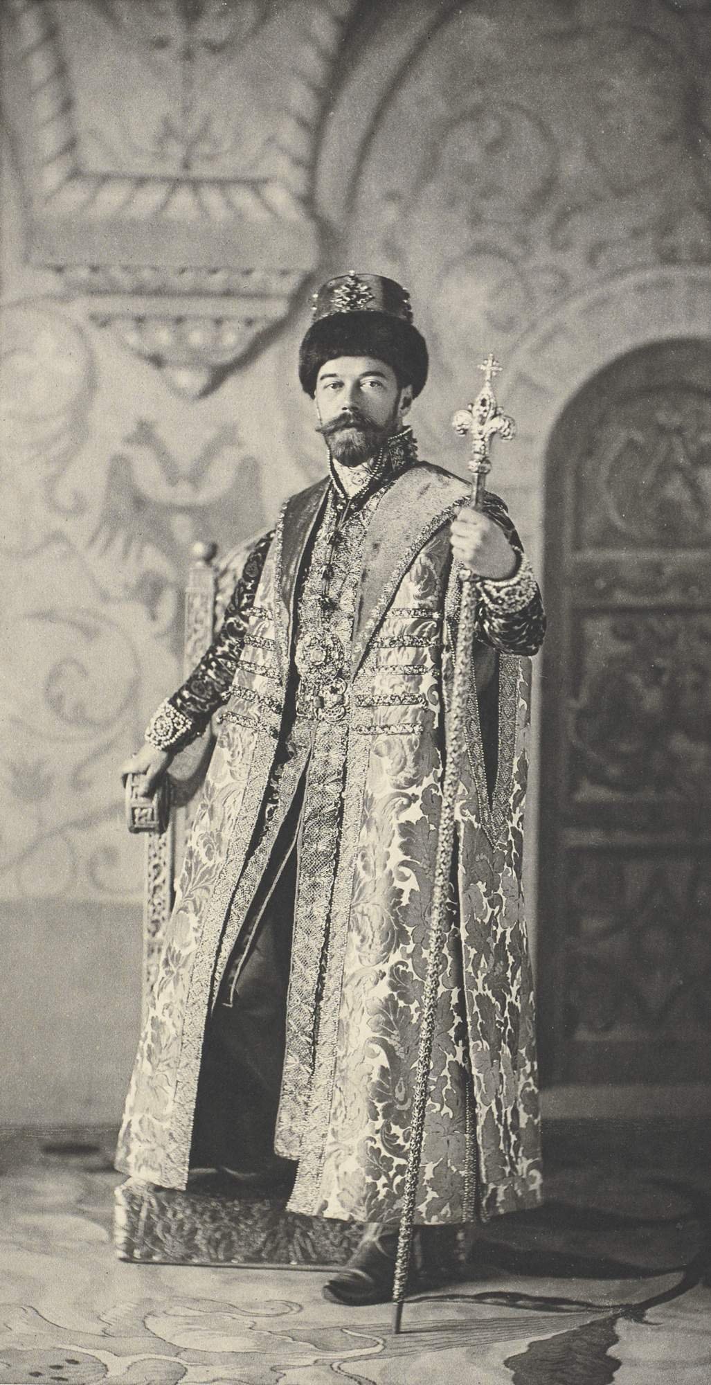 И они у царского величества. Костюм царя Николая 2. Костюмированный бал Романовых 1903.