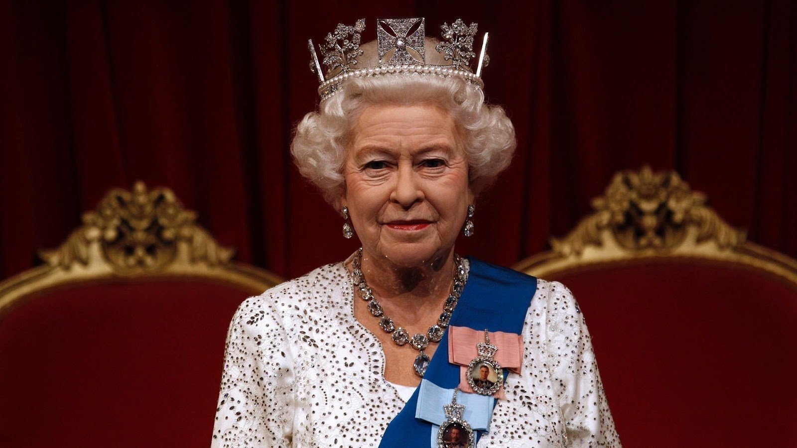 Глава государства является король. Королева Великобритании еслизовета2. Елизавете 2 Королеве Англии.