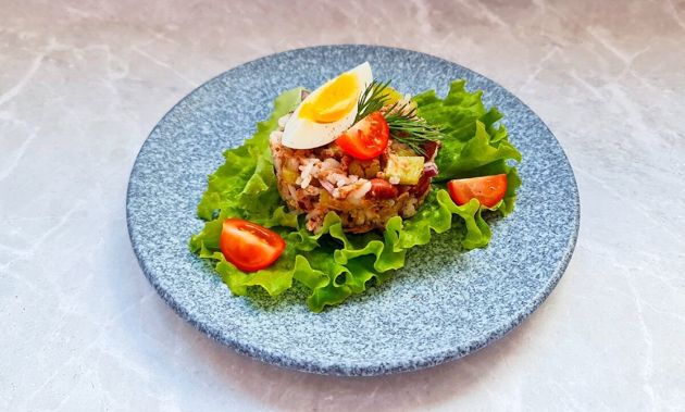 Вкусный греческий салат «Афины» с тунцом: все ингредиенты в нем идеально сочетаются. Сытно и просто