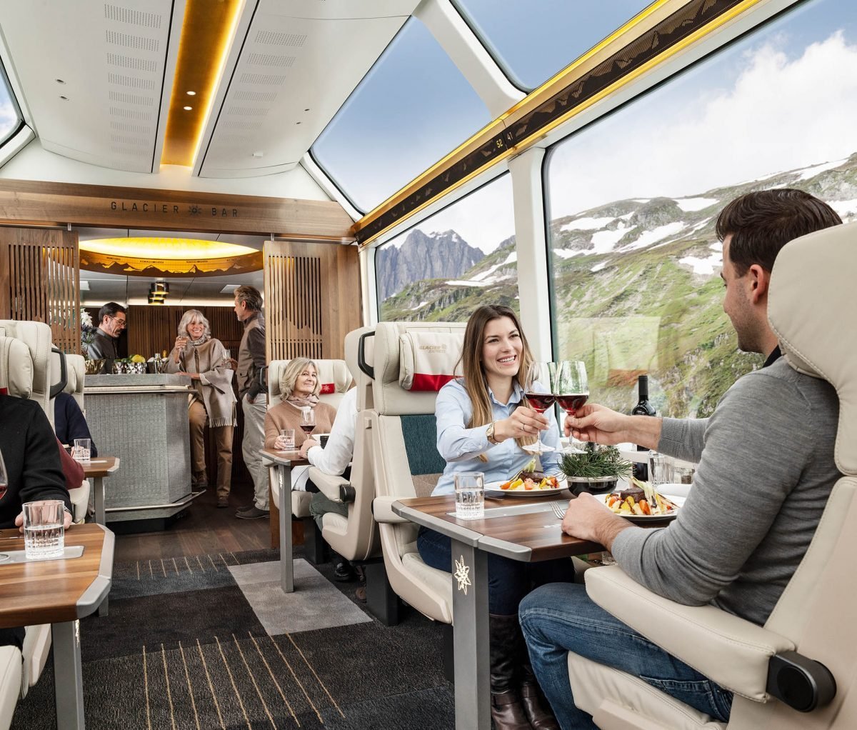 Купить тур на поезде. Гласье экспресс Швейцария. Панорамный поезд в Швейцарии Glacier Express. Бернина экспресс панорамный вагон. Ледниковый экспресс Швейцария.