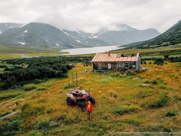 200 км до цивилизации: заброшенный дом в горах полярного урала. Кто его построил и зачем?