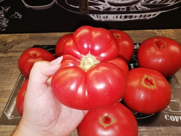 Как сделать помидоры для салата вкуснее. Салаты заиграют новыми вкусовыми нотками