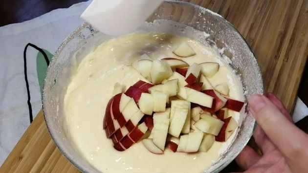 Нежный пирог с яблочной начинкой, красивый и вкусный. Быстрый и легкий рецепт