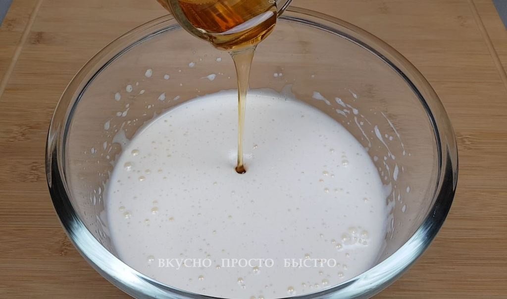 Выпечка с мёдом — рулет «Медовый бархат» - рецепт на канале Вкусно Просто Быстро