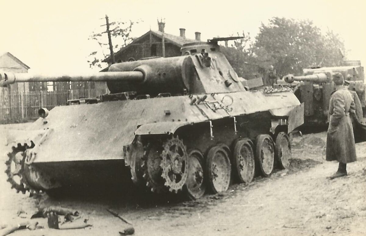 Немецкие танки 1943 года. Танк пантера 1943. Танк пантера 1943 год. Танк пантера на Курской дуге. Танк пантера 1942.