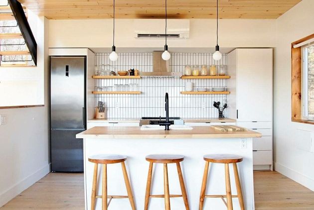 Кухонный остров из дерева - это добавление визуального и текстурного контраста в любую кухню
