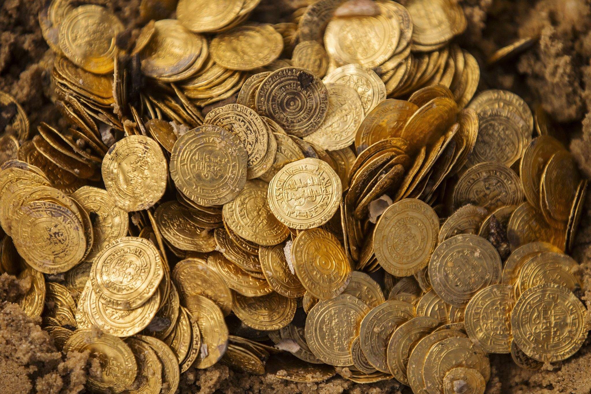 Золото кладоискателей. Монета Золотая. Клад золото. Клад золотых монет. Золото клады сокровища.