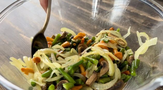 Салат с грибами и стручковой фасолью: очень сытный