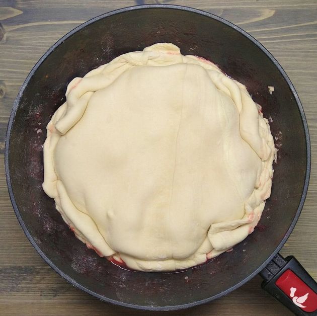Рецепт очень вкусного «Сливового пирога». Актуально в сезон сливы и можно приготовить на сковороде
