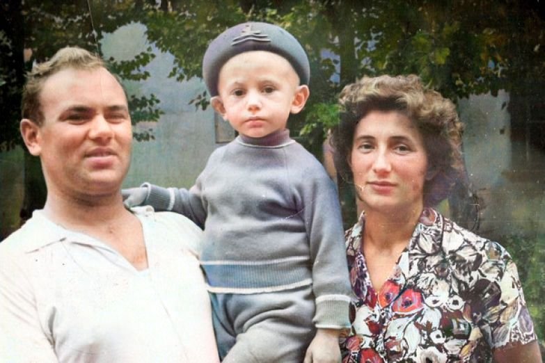 Сергей Челобанов с родителями