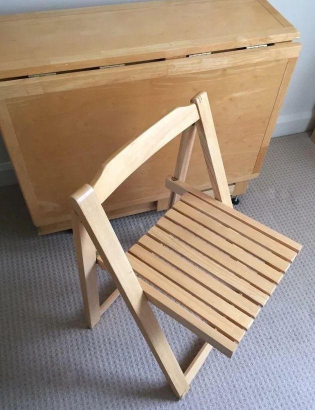 Идеальный стол-книжка – со складными стульями внутри