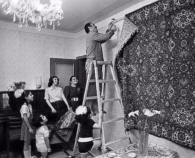 Зачем в Советском Союзе вешали ковры на стены. Может и сейчас бы пригодилась такая традиция