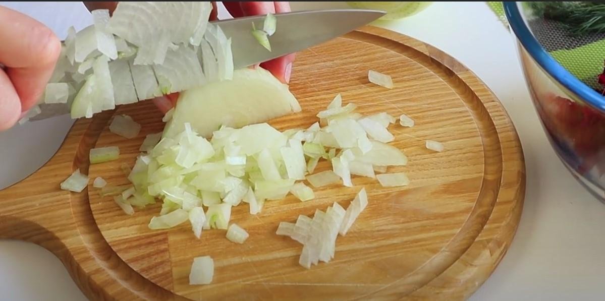 Новый свекольный салат из 3-х простых ингредиентов, которые найдутся в любом холодильнике (вкусно и быстро)