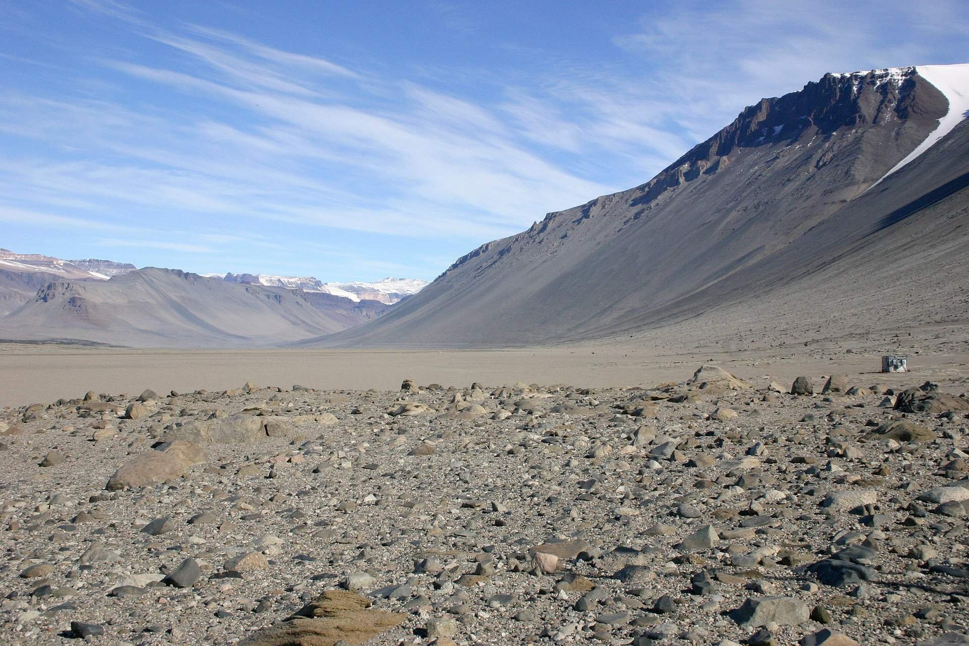 Самая большая пустыня на планете земля. Долина Мак-Мердо. Долина Мак Мердо в Антарктиде. Сухие Долины Мак-Мердо в Антарктиде. Пустыня Мак Мердо.