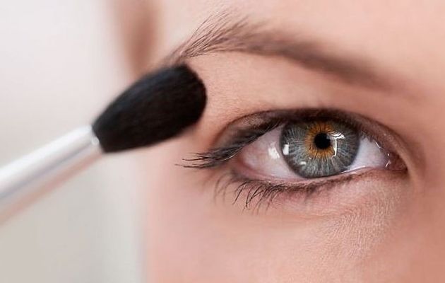 Как увеличить глаза: Хитрости визажистов для макияжа глаз с нависшими веками