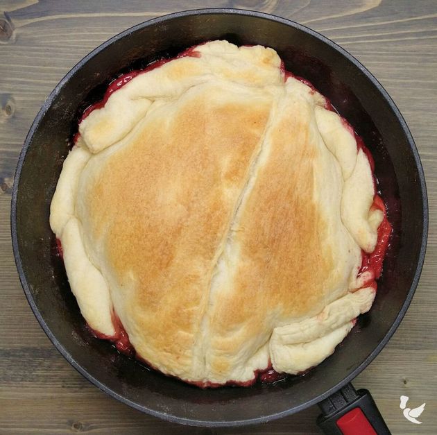 Рецепт очень вкусного «Сливового пирога». Актуально в сезон сливы и можно приготовить на сковороде