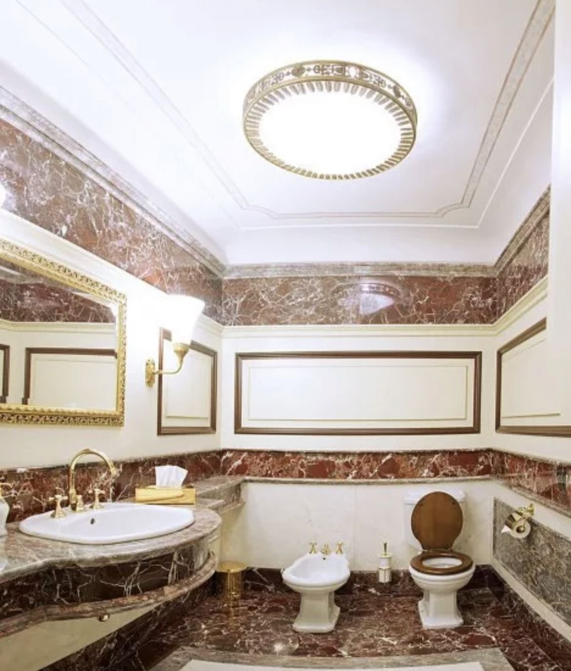 Туалет в цуме. Исторический туалет в ГУМЕ. Туалет в ГУМЕ Москва. Золотой туалет в ГУМЕ. Туалет музей в ГУМЕ.
