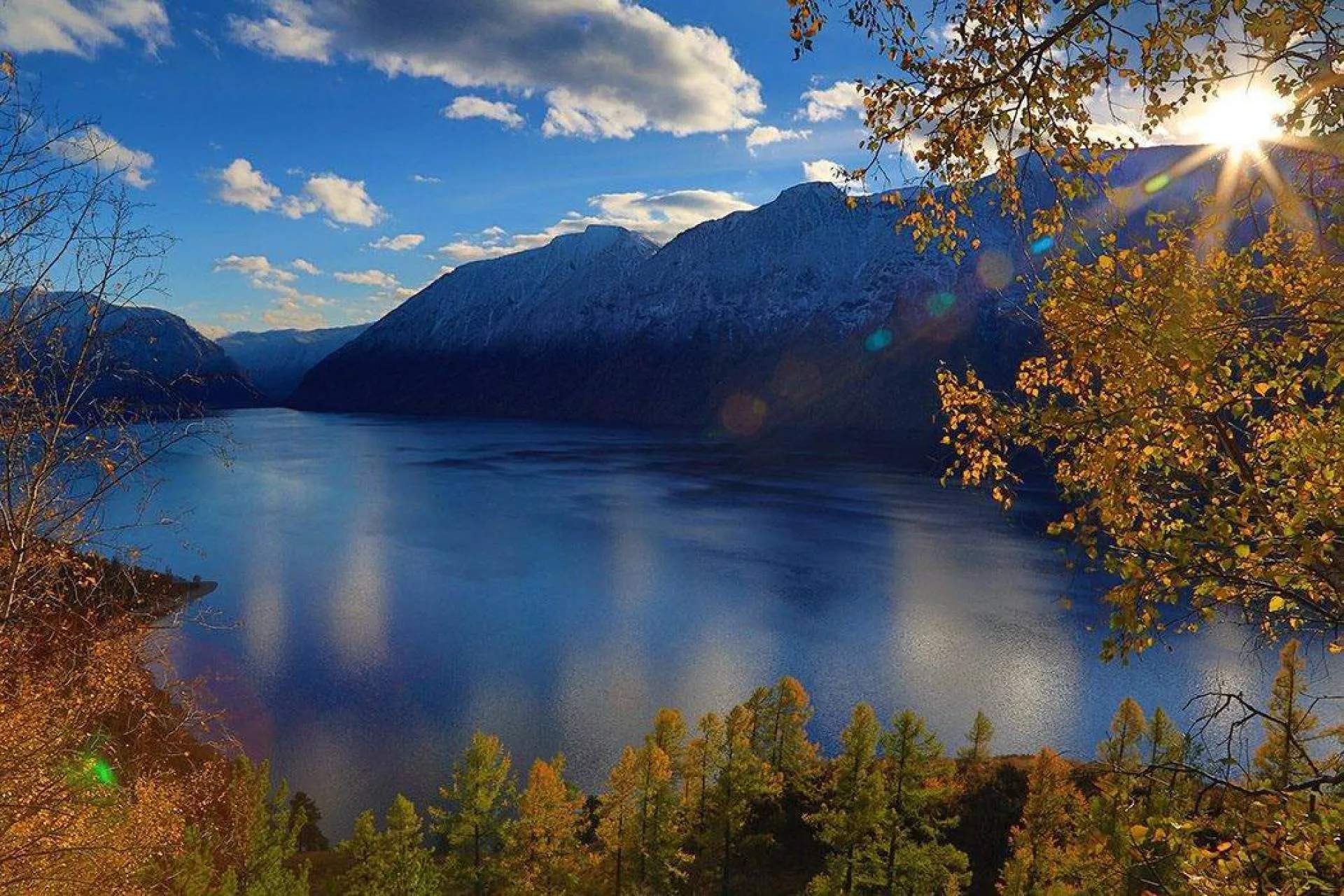 Увидим красивые места. Природа Алтая Телецкое озеро. Алтайские горы Телецкое озеро. Алтын кёль — золотое озеро. Золотые горы Алтая Телецкое озеро.