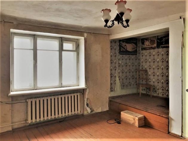 Молода⁢я девушка⁢ диза⁢йнер стильно преобра⁢зила⁢ свою ква⁢ртиру в угнета⁢ющем состоянии за⁢ 700 тыс. рублей