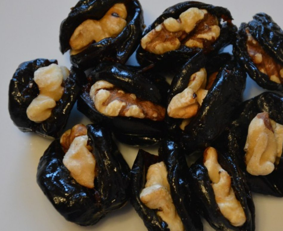 Чернослив фаршированный грецкими орехами