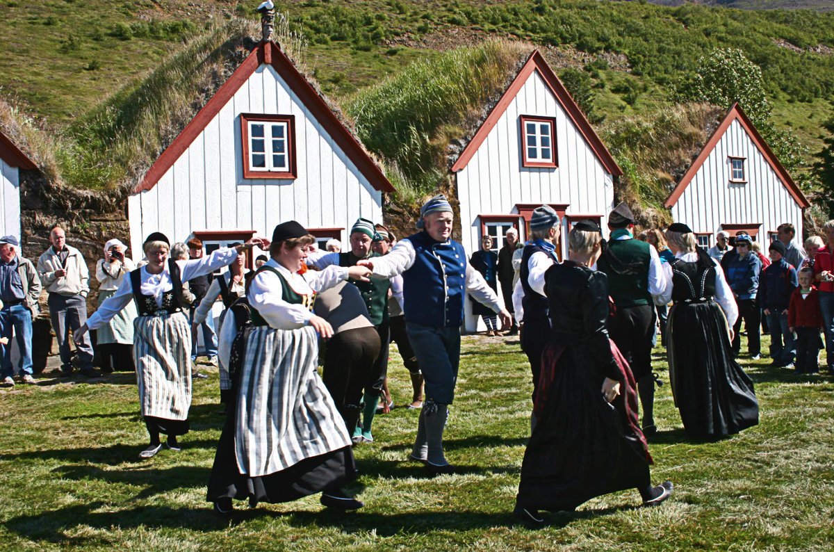 Сколько там проживает людей. Национальный состав Исландии. Исландия исландцы. Narod lyudi в Исландии. Население Исландии на 2021.