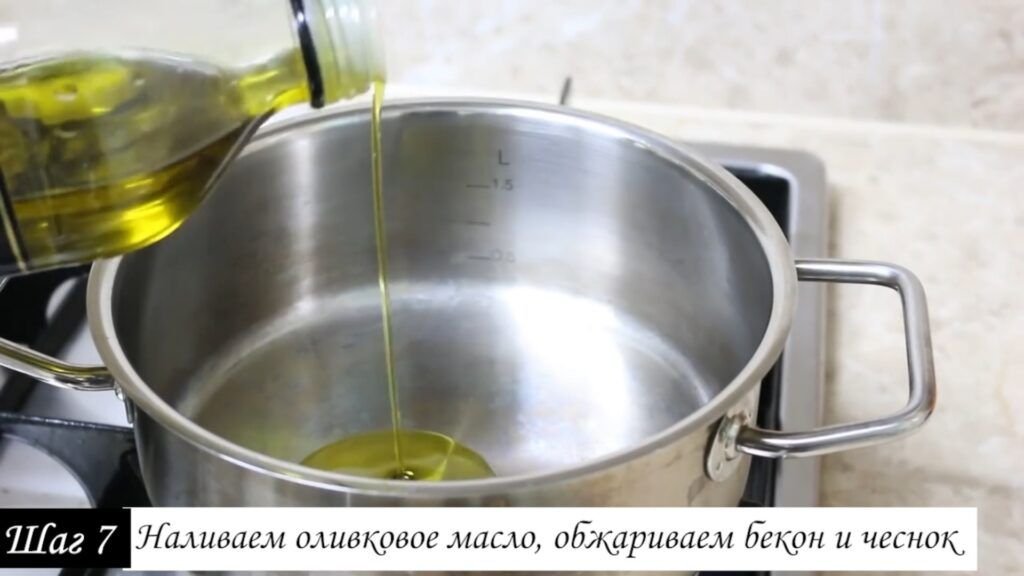 Наливаем масло оливковое
