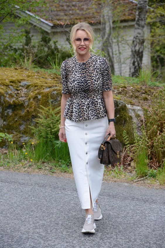 Белый снова в моде: элегантные и антивозрастные образы для женщин 55+