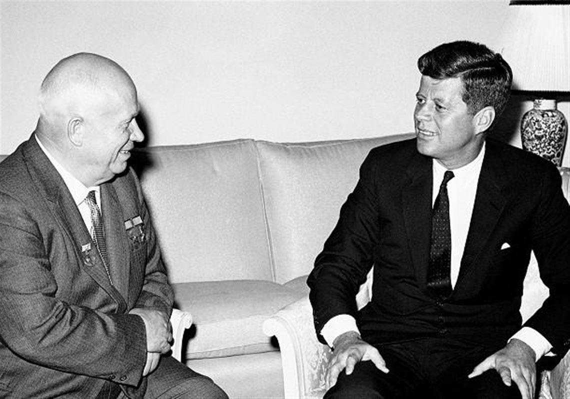Последствие карибского кризиса для советско кубинских отношений. Хрущев и Кеннеди Карибский кризис. Хрущев и Кеннеди 1962. Карибский кризис 1962 фото.