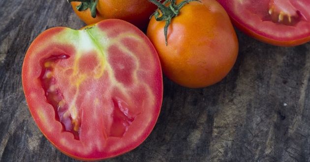 Основные причины, по которым помидор внутри может быть белым и жестким