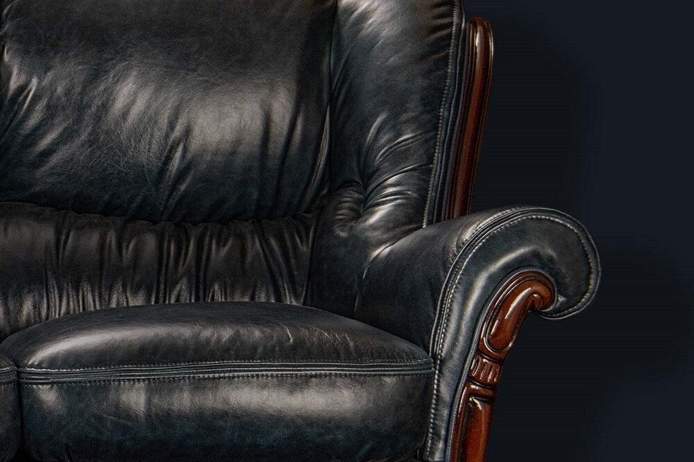Реставрация кожаного. Кожаный диван. Кресло кожаное. Кожаная мягкая мебель. Обивка кресла кожей.