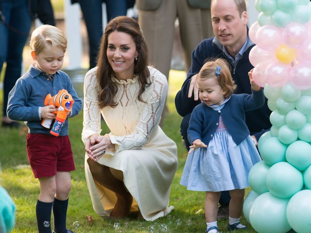 Кейт миддлтон дети возраст. Принц Уильям и Кейт Миддлтон. Принцесса Кейт Миддлтон. Дети Кейт Миддлтон и принца Уильяма. Кейт Миддлтон с детьми.