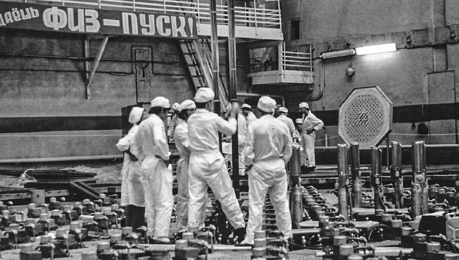 Вторая мировая солдаты Чернобыле. Келвир клипс АЭС В 1986. Роботы работавшие на Чернобыле. Фото 1986г производство.