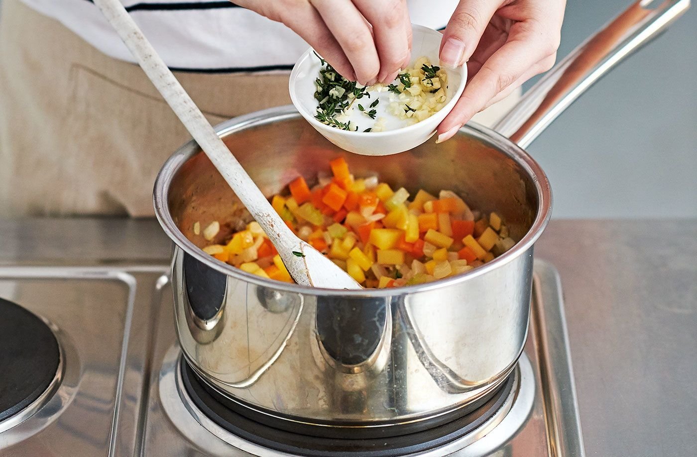 Как приготовить овощи в кастрюле. Кастрюля для варки овощей. Кастрюля для варки супа. Суп в кастрюле. Овощи в кастрюле.