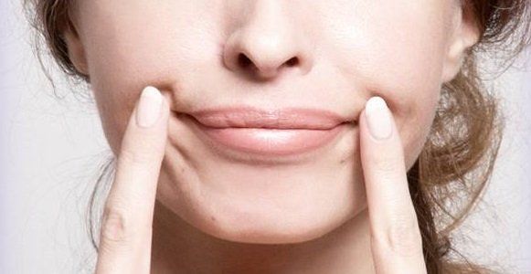 Как сделать губы моложе одним штрихом карандаша женщинам 55+