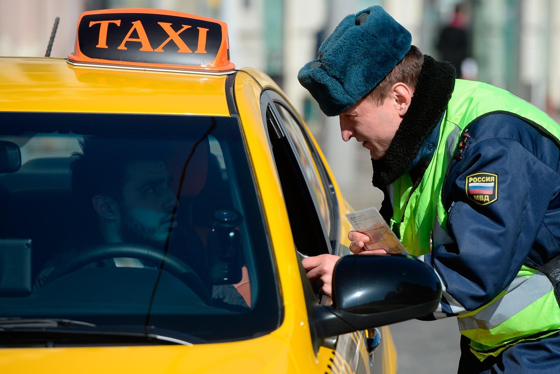 Для чего таксисты придвигают переднее сидение максимально вперед