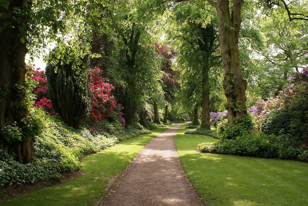 Английский парк картинки. Сад Биддалф гранж. Гарден парк Англия. Парк дармера в Англии. Англия парк Викторианский сад.