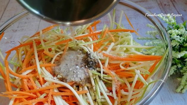 Сочные кабачки с морковью по-корейски, вкусный и быстрый салат
