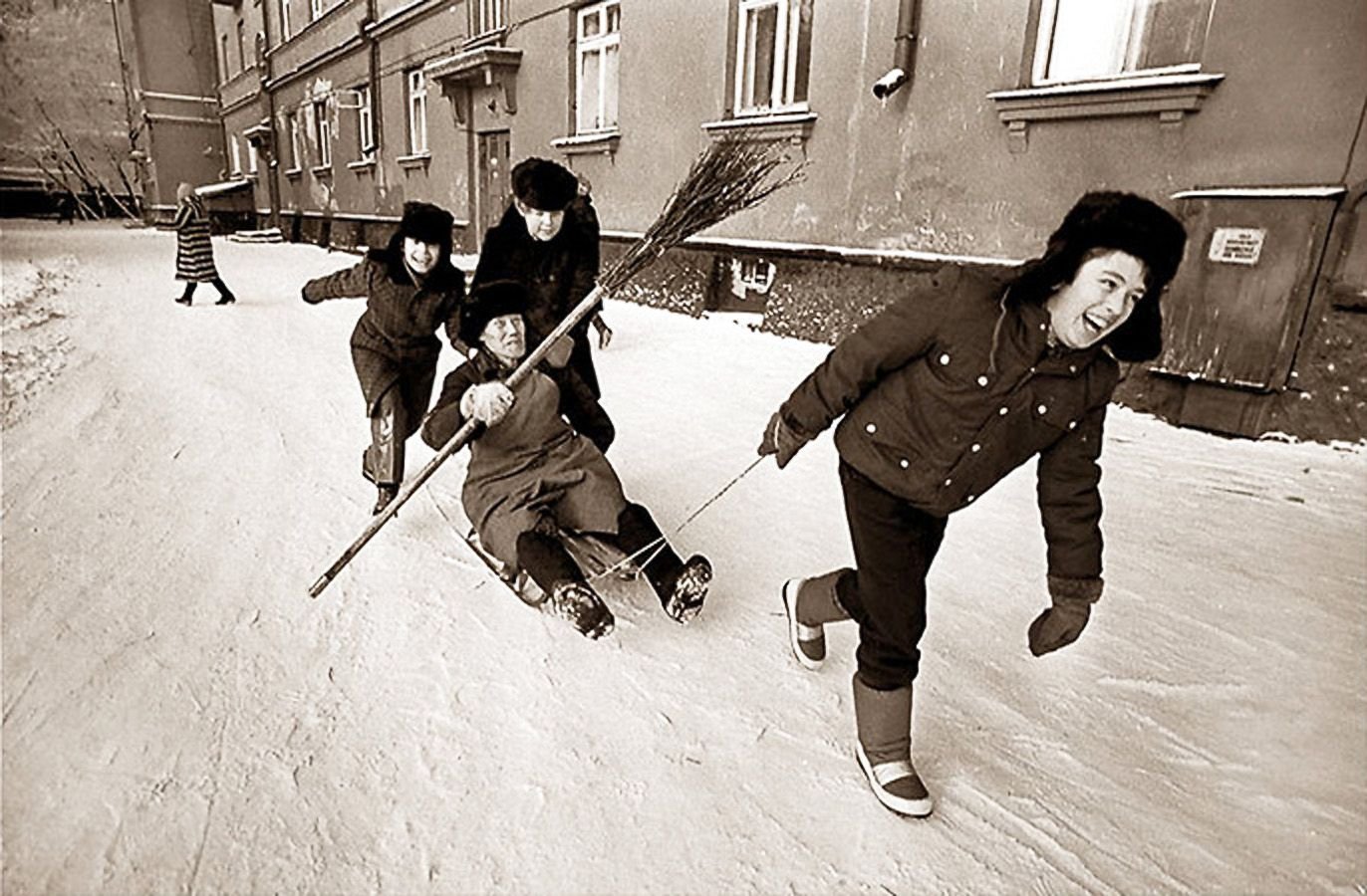 Эх мальчишки. Детство СССР 80е Москва. Счастливое советское детство. Советские дети во дворе. Советское детство зимой.