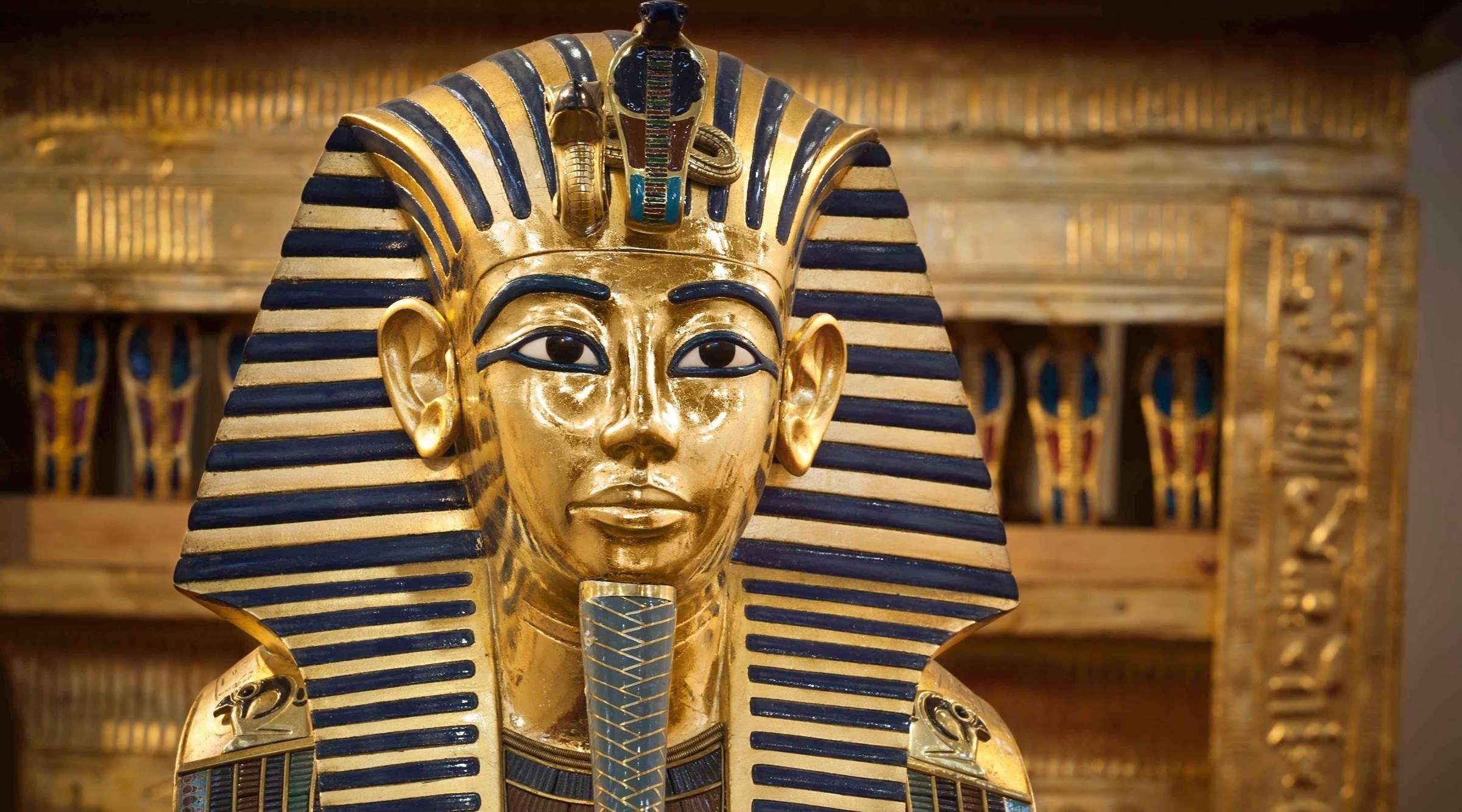 Полицейских называют фараонами. Фараоны древнего Египта Тутанхамон. Древний Египет маска Тутанхамона. Тутанхамон Гробница. Золотая маска Тутанхамона.