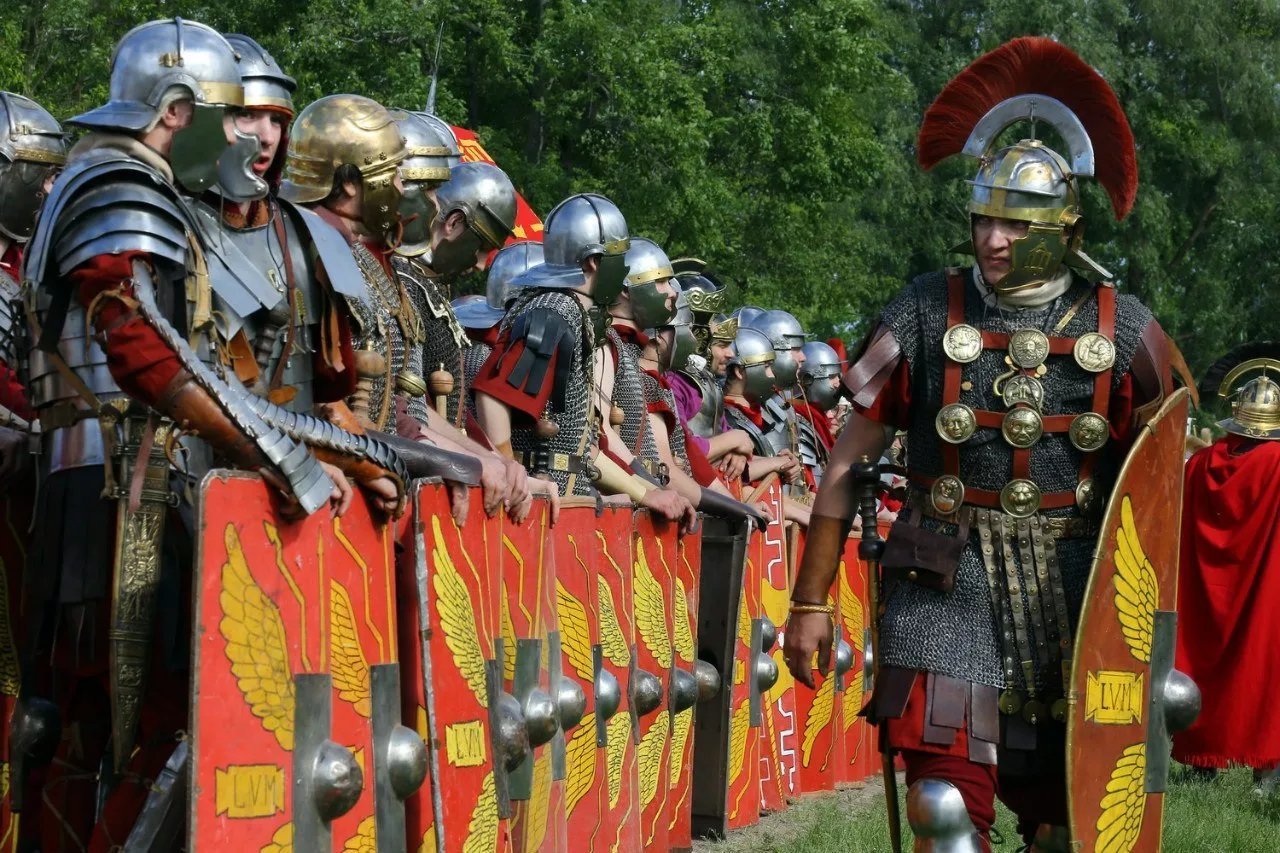 Кто служил в римских легионах. Римская армия Центурион. Римский легионер Центурион. Римская Империя Римский Легион. Римская Империя армия Легион.